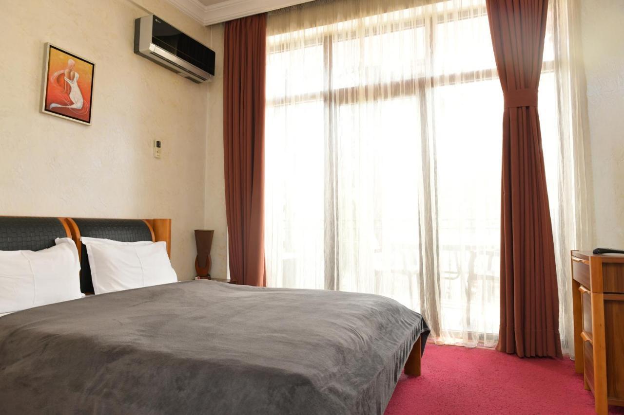 Antika Hotel Batumi Exterior foto